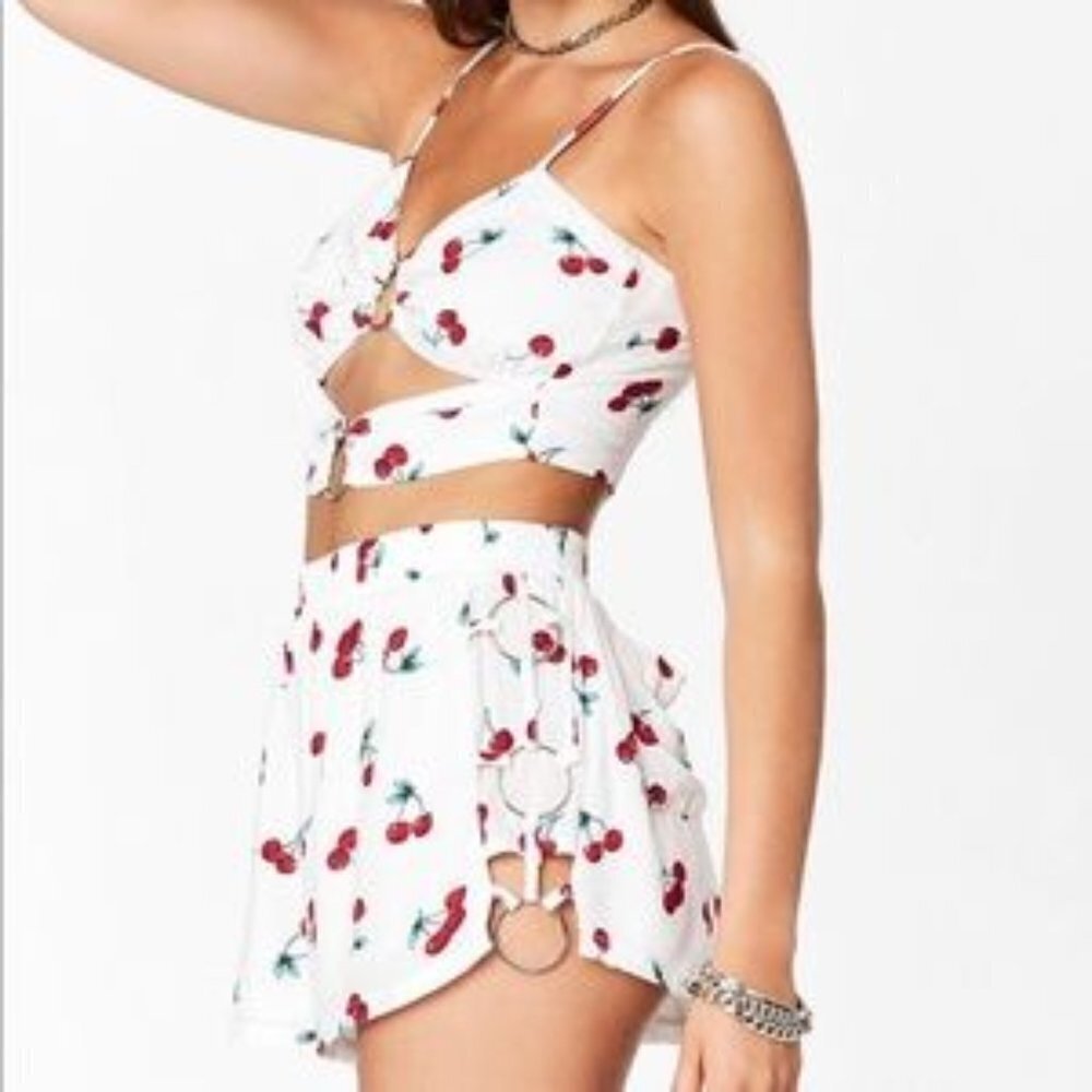 🦋 LF MILLAU White Cherry Flowy Soft High Rise Shorts Size Medium